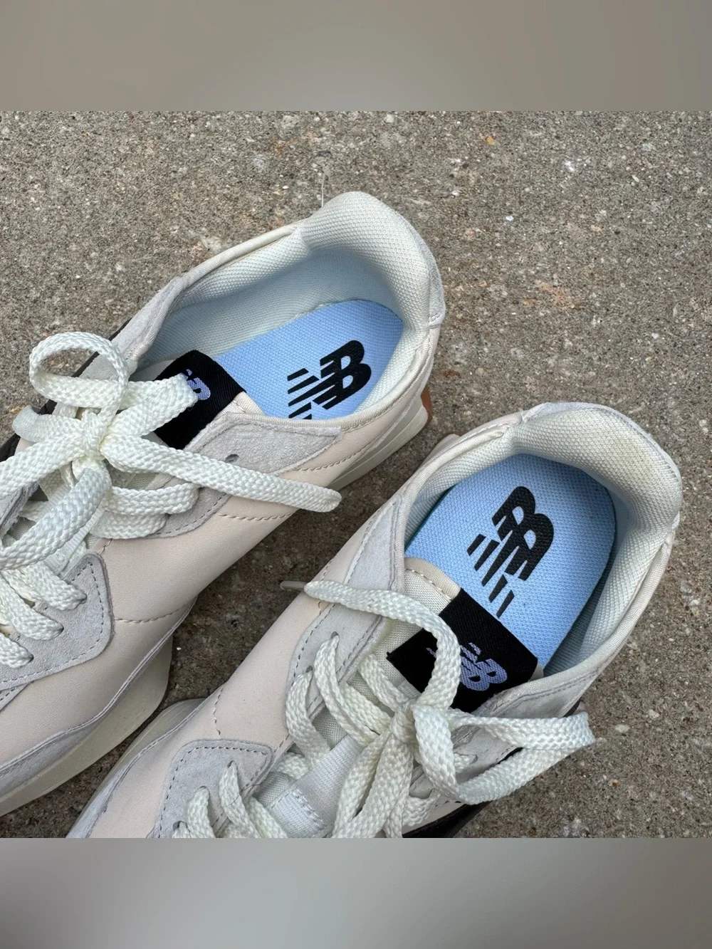 New Balance 327 Moonbeam Athletic Sneakers Shoes Men 9.5 / Women 11 Cream Casual